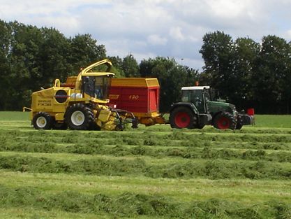 Loonbedrijf van de Meent grondwerk Hilversum grashakselen
