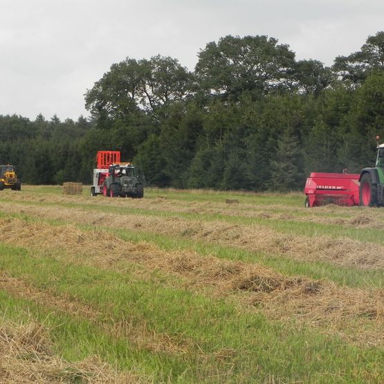 Loonbedrijf van de Meent in Hilversum persen en bundelen