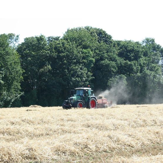 Loonbedrijf van de Meent in Hilversum stro persen